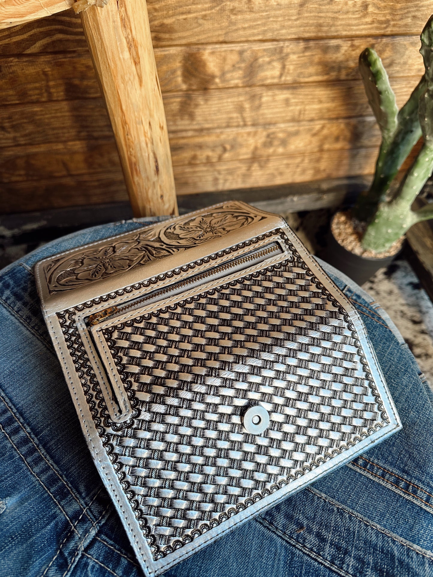 The Que Chula Leather Tooled Wallet