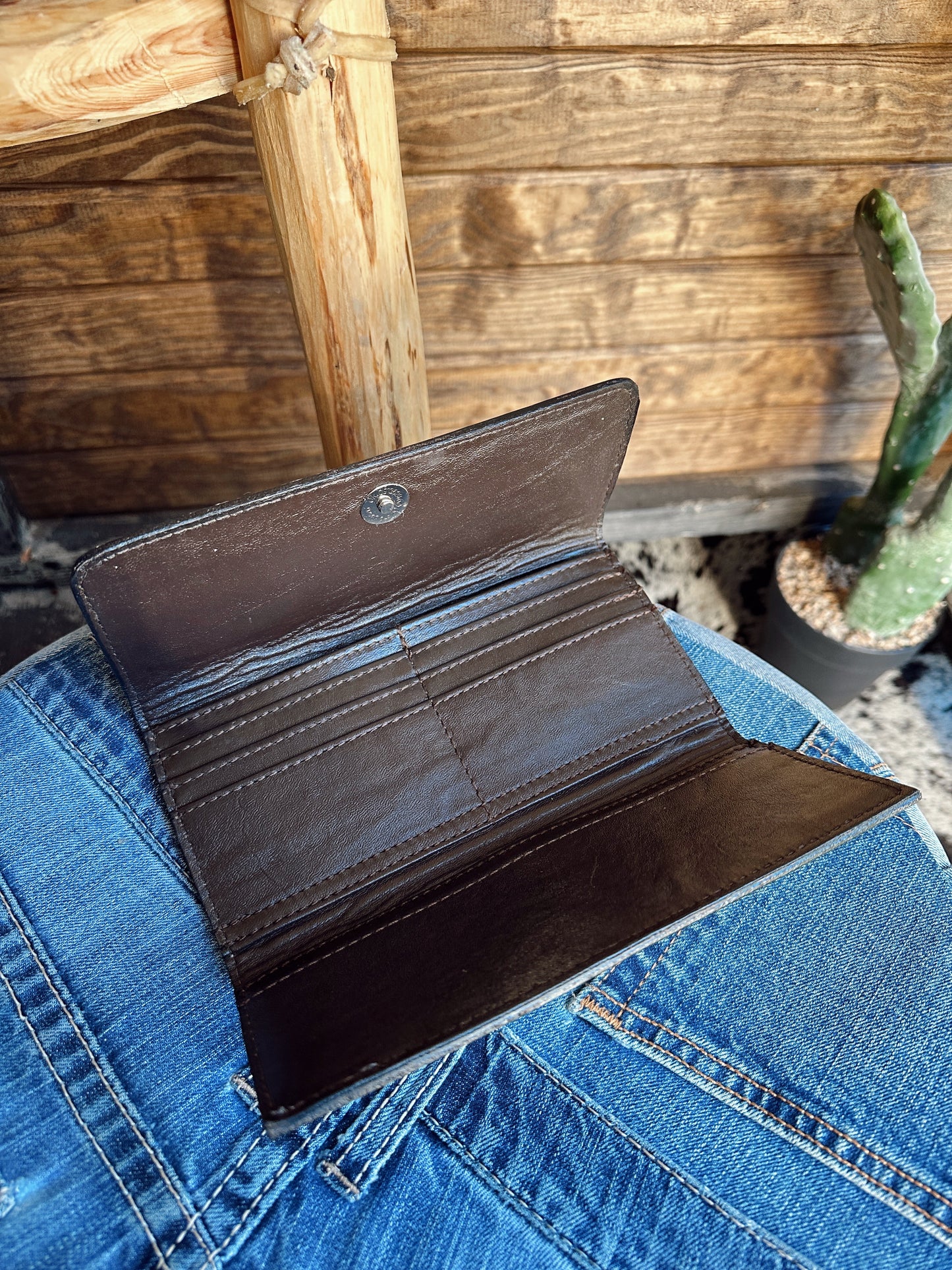 The Que Chula Leather Tooled Wallet