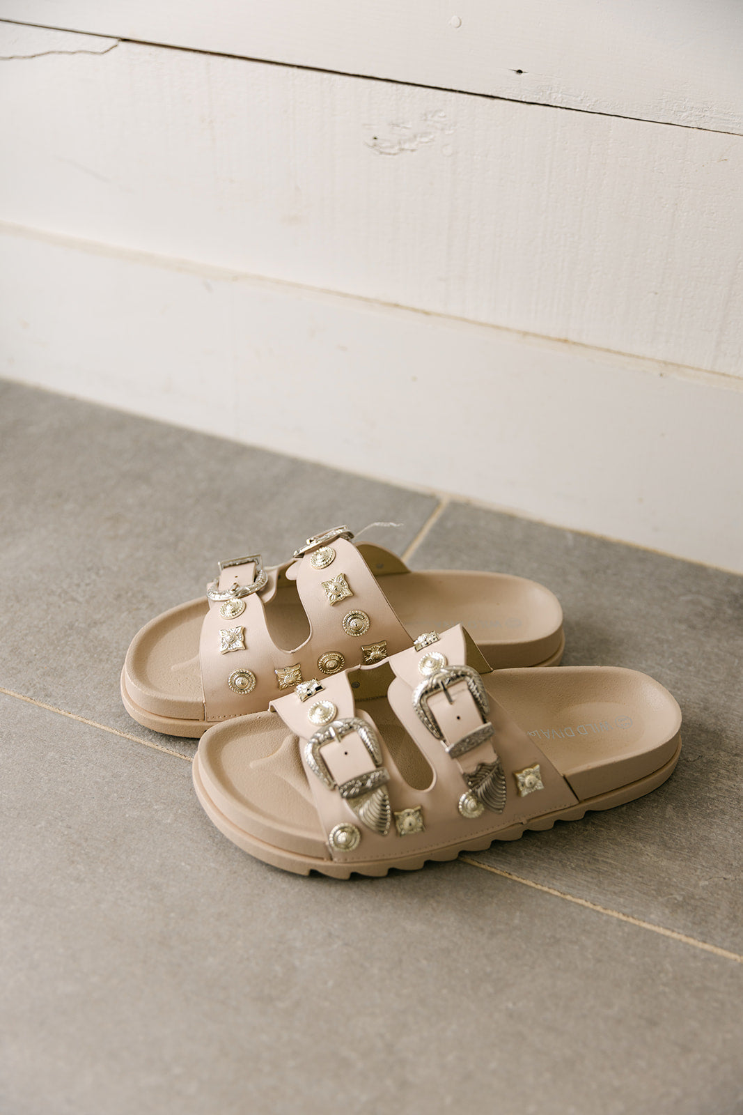 The Willow Western Slides in Natural