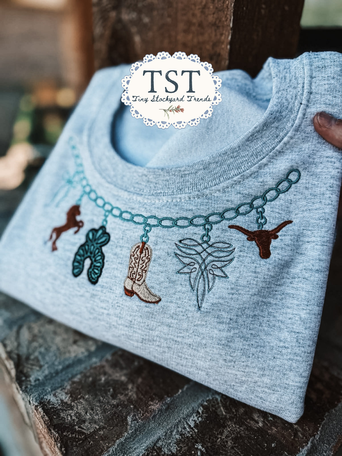 Embroidered Collar Pullover