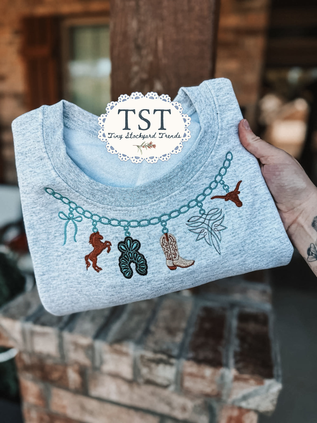 Embroidered Collar Pullover