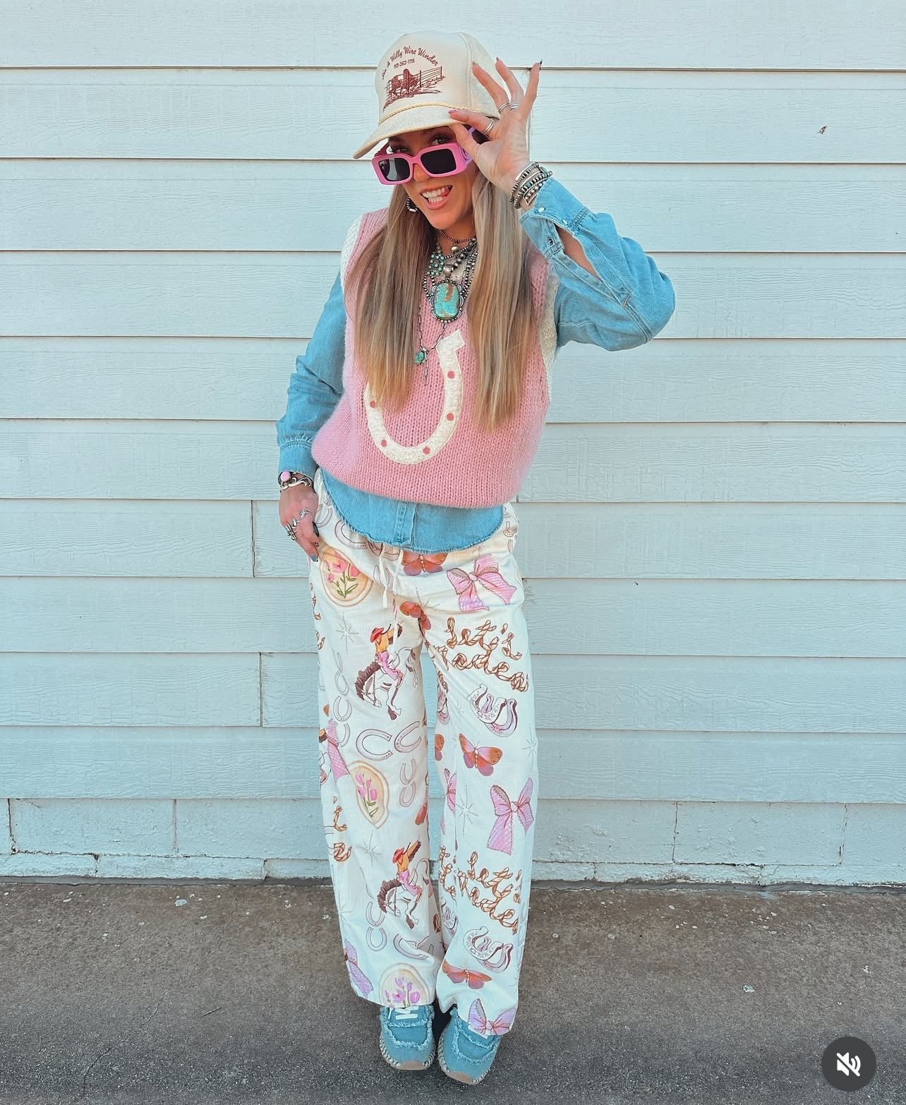 The Woven Horseshoe Sweater Vest in Pink